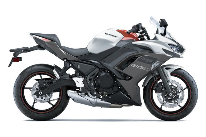 カワサキNinja650（パールロボディックホワイト／メタリックフラットロウグレーストーン）