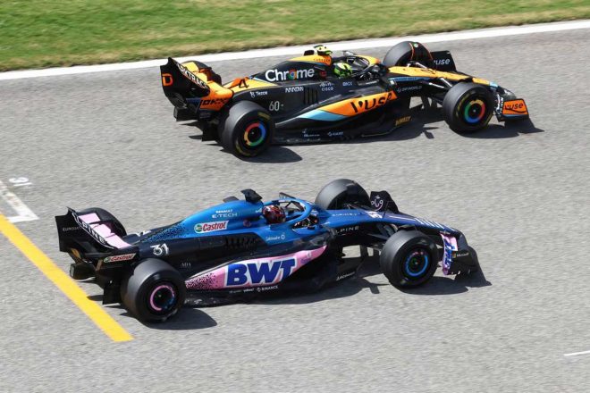 2023年F1バーレーンテスト2日目　エステバン・オコン（アルピーヌ）＆ランド・ノリス（マクラーレン）