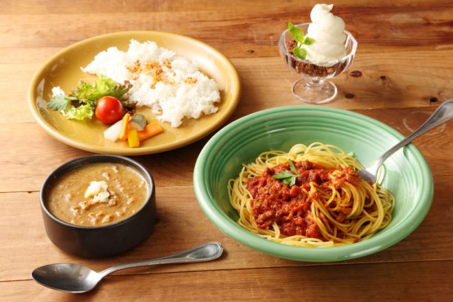 左から85カレー、710ボロネーゼ、酒粕ミルクソフト