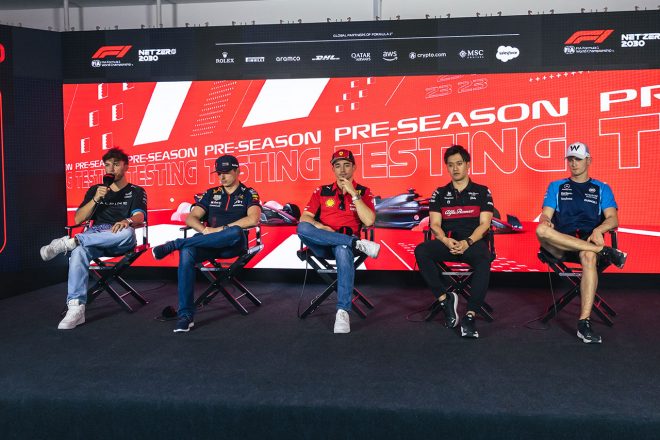 2023年F1バーレーンテスト3日目　FIA会見に出席したピエール・ガスリー、マックス・フェルスタッペン、シャルル・ルクレール、周冠宇、ローガン・サージェント