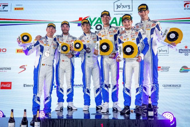 1-2フィニッシュを飾ったBMW MチームWRTのドライバーたち。左からマキシム・マーティン、フィリップ・エング、アウグスト・ファーフス（2位：33号車BMW）、シェルドン・ファン・デル・リンデ、ドリス・ファントール、シャルル・ウィーツ（優勝：32号車BMW）　2023年IGTC第2戦キャラミ9時間