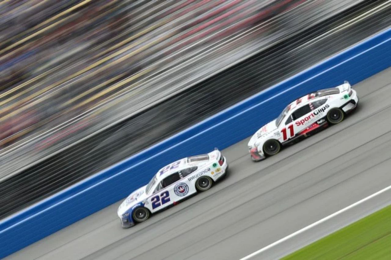 王者ジョーイ・ロガーノ（チーム・ペンスキー／フォード・マスタング）は10位、気を吐いたデニー・ハムリン（ジョー・ギブス・レーシング／トヨタ・カムリ）は6位に