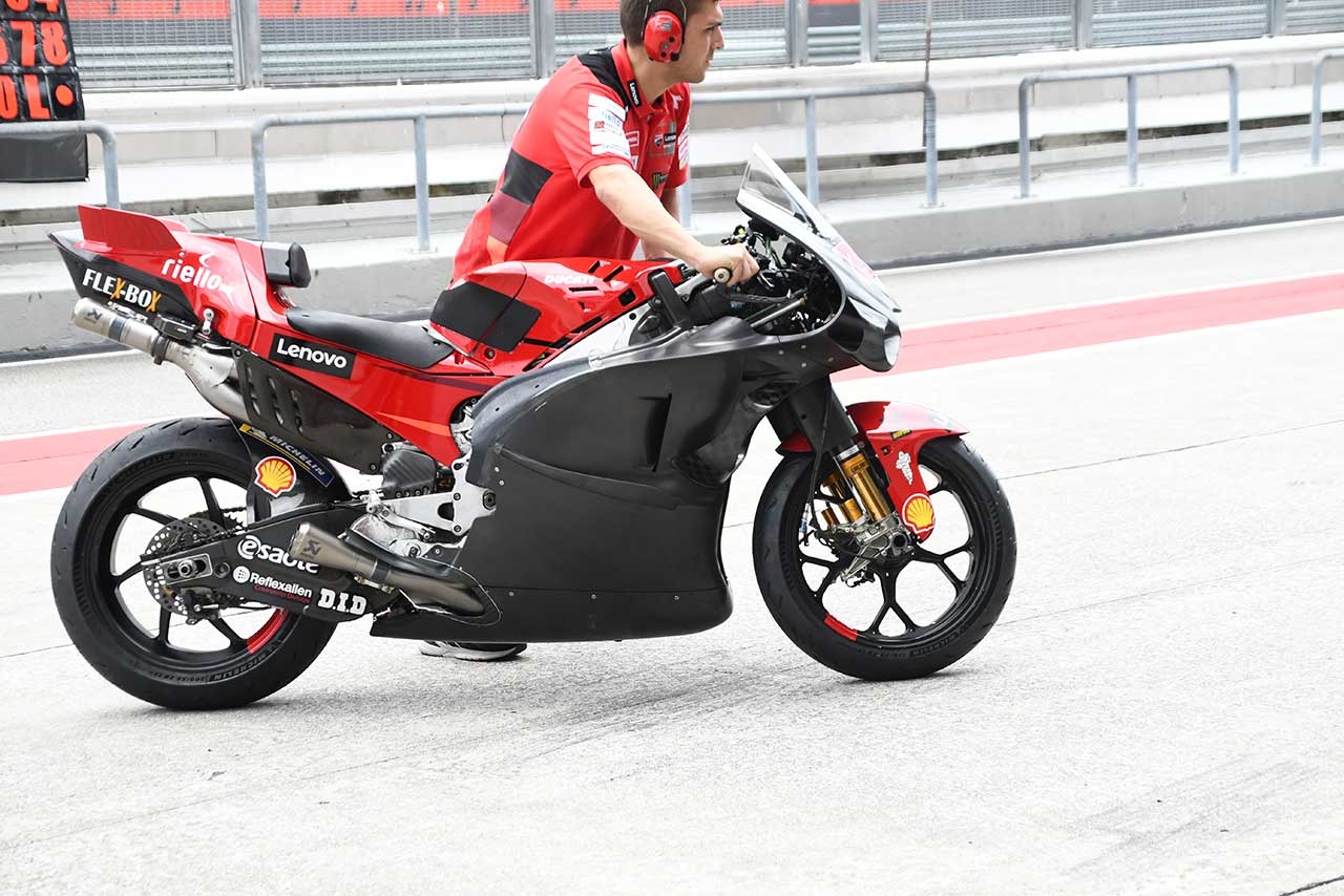 同じくバスティアニーニのマシン。グランドエフェクト・フェアリングが付いている