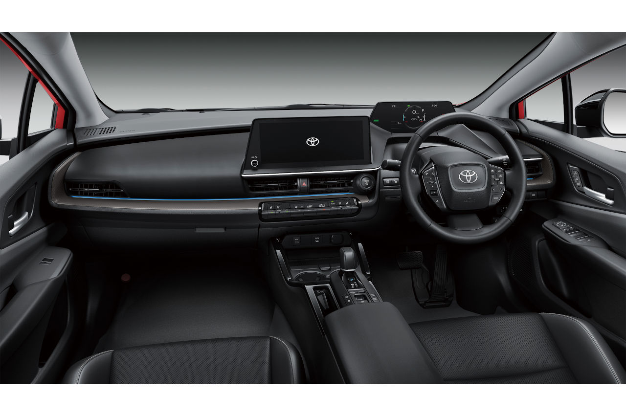 新型トヨタ・プリウスPHEVのインテリア（内装色 ： グラディエントブラック）