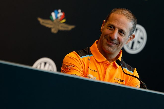 インディカーラストレースを発表したトニー・カナーン