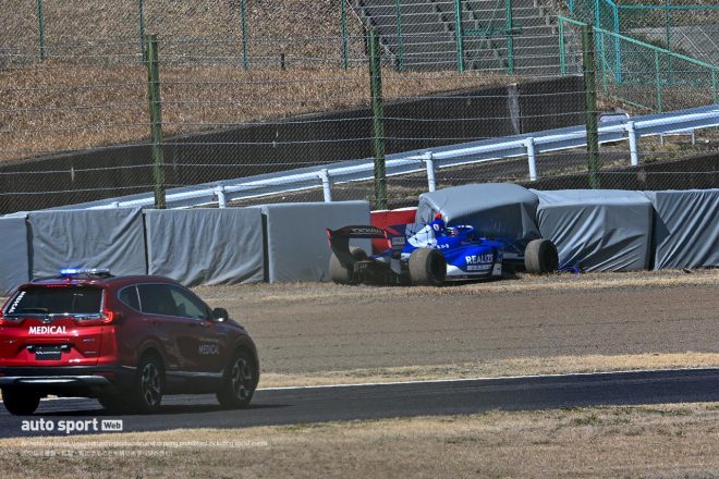 スーパーフォーミュラ鈴鹿公式合同テストのセッション1でバリアにクラッシュした笹原右京（KONDO RACING）
