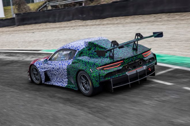 アウトドローモ・リカルド・パレッティを走行するマセラティMC20 GT2