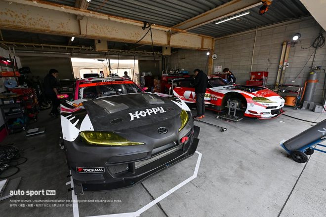 2023スーパーGT岡山公式テスト　HOPPY Schatz GR Supra GTとHACHI-ICHI GR Supra GT