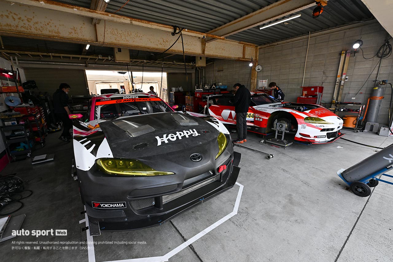 2023スーパーGT岡山公式テスト　HOPPY Schatz GR Supra GTとHACHI-ICHI GR Supra GT