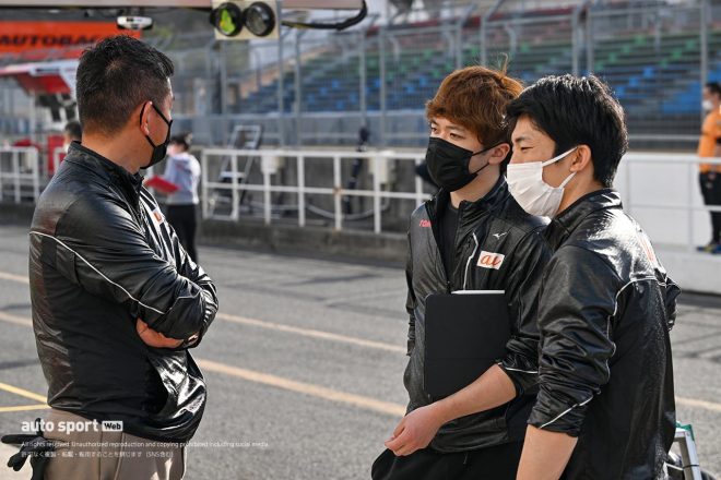 2023スーパーGT岡山公式テスト　au TOM'S GR Supraの坪井翔と宮田莉朋