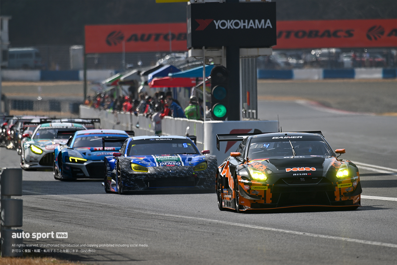 2023スーパーGT岡山公式テスト　コースインするPONOS GAINER GT-R