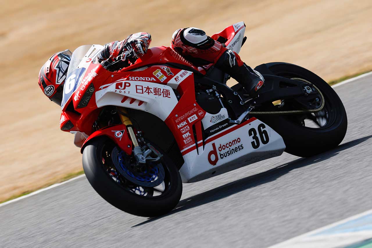 ST1000仕様のホンダCBR1000RR-Rを駆った高橋巧（日本郵便 HondaDream TP）