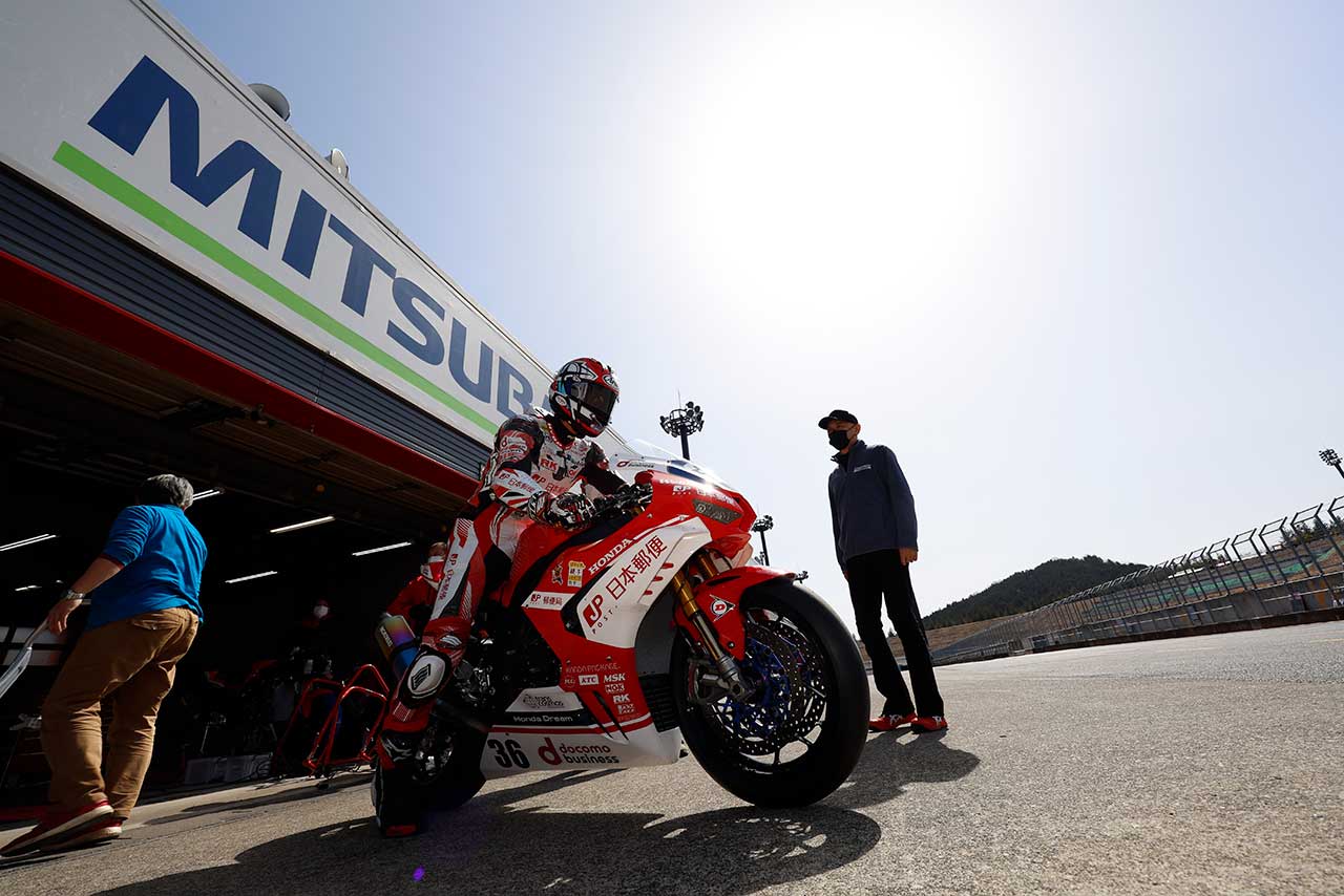 モビリティリゾートもてぎをST1000マシンで走った高橋巧（日本郵便 HondaDream TP）