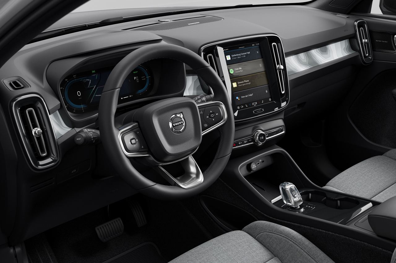 新たに自社開発されたDCモーターは出力とトルクの向上を果たし、最高出力は従来の170kWから約3％向上となる175kW（約237PS）となり、最大トルクは従来の330Nmから約27％向上となる420Nmを発生する