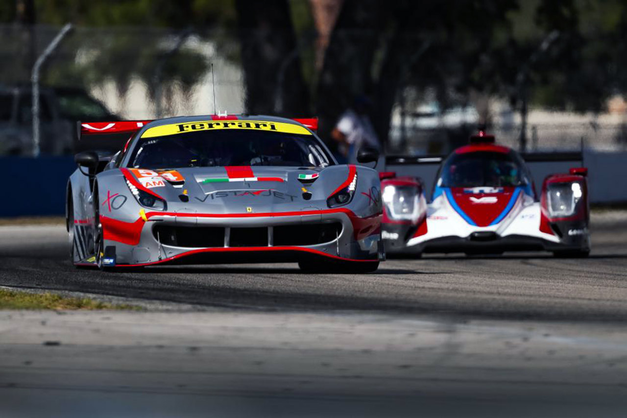 とくにGT車両をプロトタイプが追い抜く際、ピット入口でのクラッシュの懸念が高まるとドライバーたちは指摘している