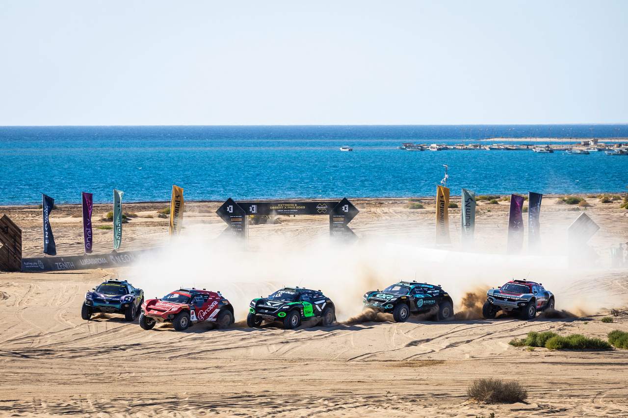 アクシオナ・サインツXEチームのライア・サンズ／マティアス・エクストローム組も、日曜に快勝を収めた