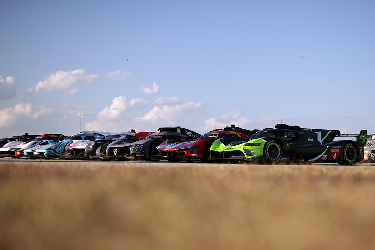 ヴァンウォール・バンダーベル680（手前）と、ハイパーカークラスのライバル車両たち