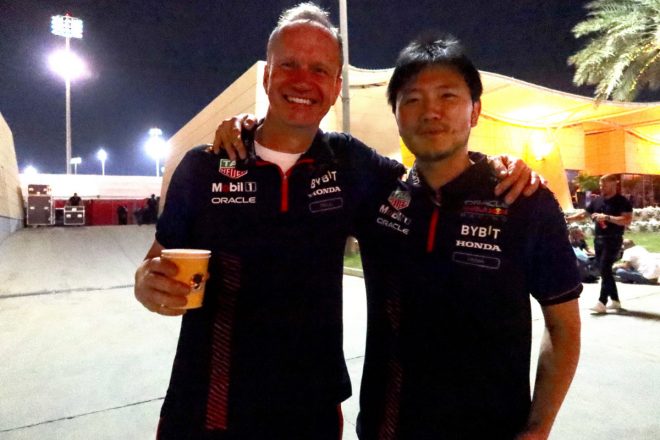 ポール・モナハンと湊谷圭祐エンジニア