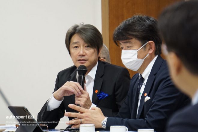 自由民主党モータースポーツ振興議員連盟総会でJRPの取り組みについて説明を行う近藤真彦次期取締役会長
