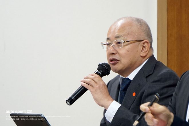 自由民主党モータースポーツ振興議員連盟総会でGTアソシエイションの取り組みについて説明を行う坂東正明代表