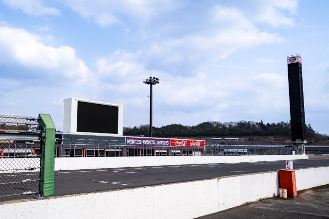 新設されるサーキットビジョンの画面サイズは465インチ。アスペクト比は16：9だ