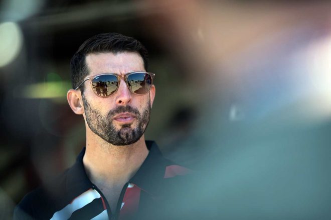 トヨタGAZOO Racingの7号車GR010ハイブリッドをドライブするホセ・マリア・ロペス