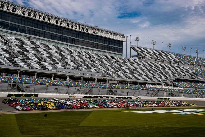 デイトナ24時間恒例、レースウイーク前の全車撮影の様子