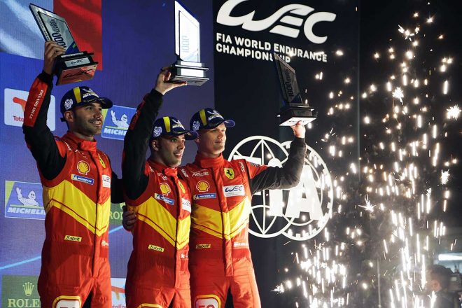 3位表彰台に立つミゲル・モリーナ、アントニオ・フォコ、ニクラス・ニールセン