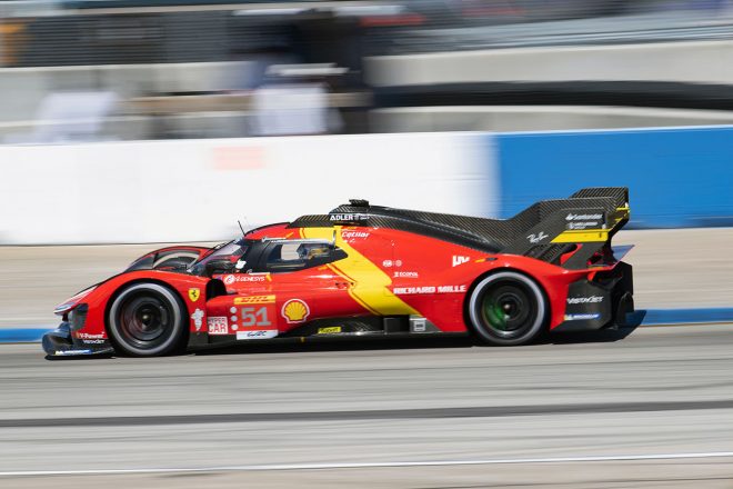 アレッサンドロ・ピエール・グイディの接触により修復を行い、順位を下げた51号車フェラーリ499P