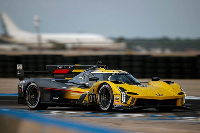 メカニカルトラブル発生までレースを優位に進めていた01号車キャデラックVシリーズ.R