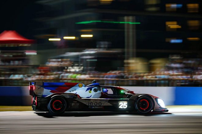 2位でフィニッシュした25号車BMW Mハイブリッド V8