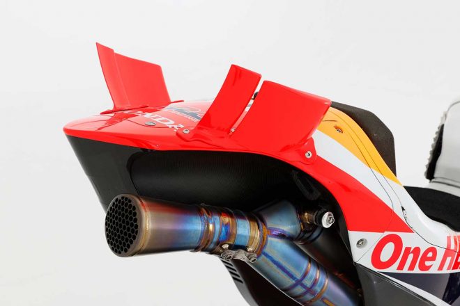 2022年型ホンダRC213Vのエキゾーストとリヤウイング