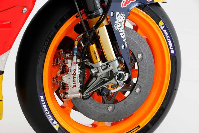 2022年型ホンダRC213Vのフロントタイヤとブレーキデスク