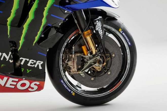 2022年型ヤマハYZR-M1のフロントタイヤとブレーキデスク