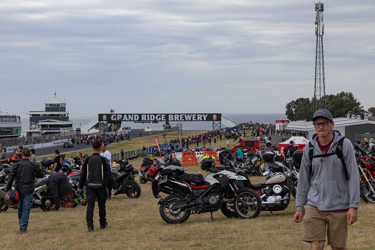 バイク駐車場