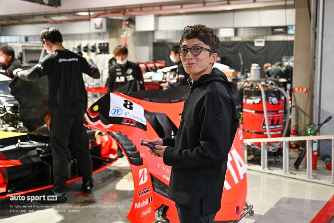 2023スーパーGT富士公式テスト　通りすがりの野尻智紀にカメラ目線をいただいた。