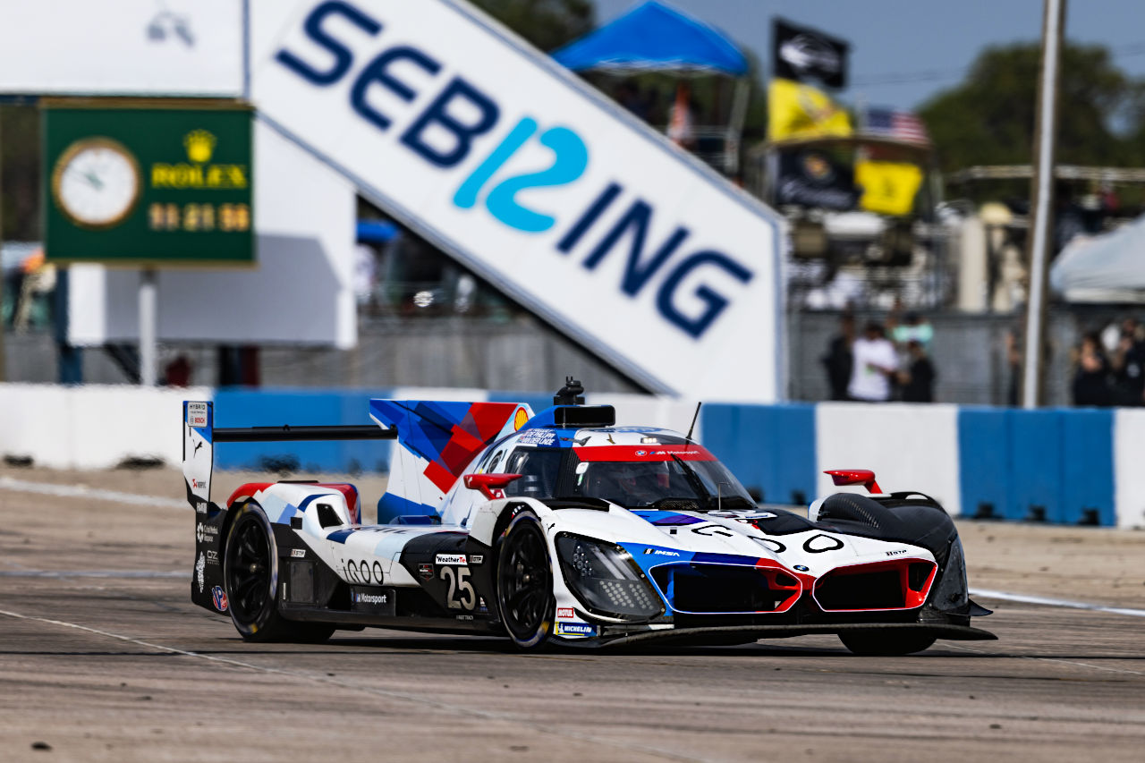 デビュー2戦目で2位表彰台を獲得した25号車BMW MハイブリッドV8　2023年IMSA第2戦セブリング12時間