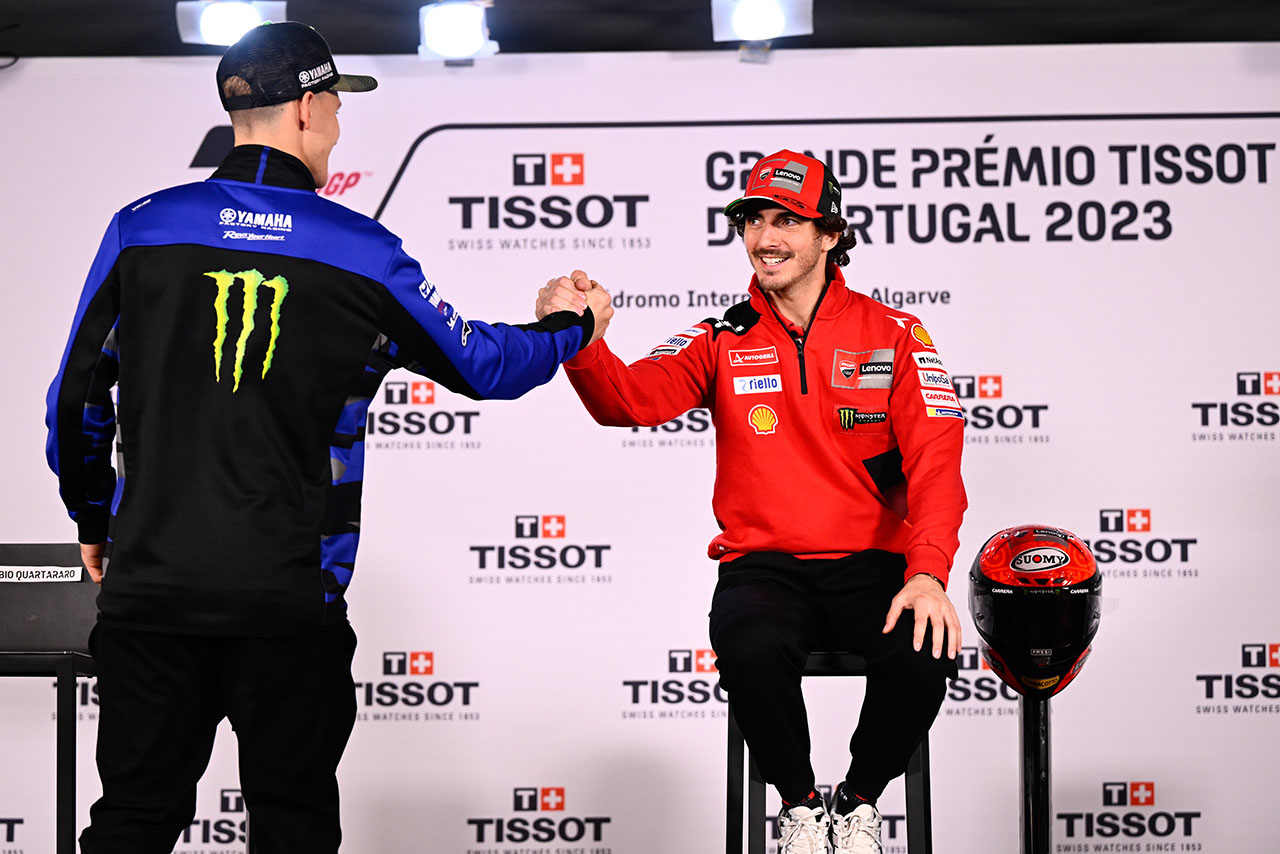 2023MotoGP第1戦ポルトガルGPのプレスカンファレンスに出席したフランセスコ・バニャイア（ドゥカティ・レノボ・チーム）とファビオ・クアルタラロ（モンスターエナジー・ヤマハMotoGP）