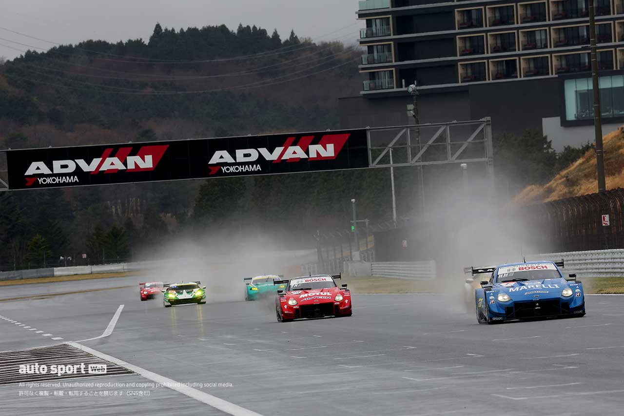 2023スーパーGT富士公式テスト　ウエットコンディションのなか周回を重ねる各マシンたち