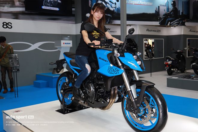 『スズキGSX-8S』。足つき性も合格です！