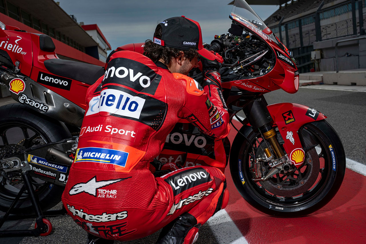 フランセスコ・バニャイア（ドゥカティ・レノボ・チーム）とデスモセディチGP23