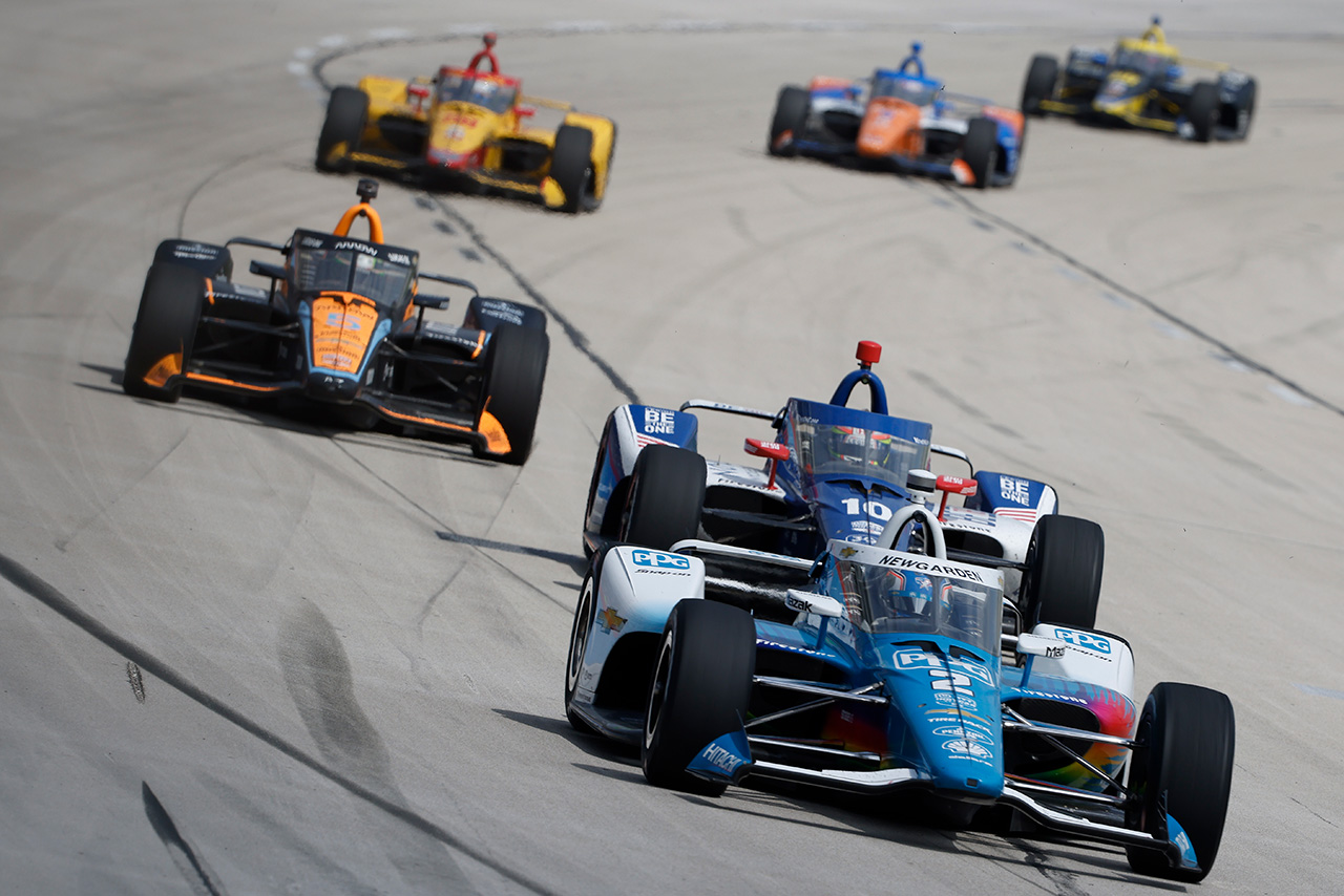 トップ争いを繰り広げるジョセフ・ニューガーデン（チーム・ペンスキー）