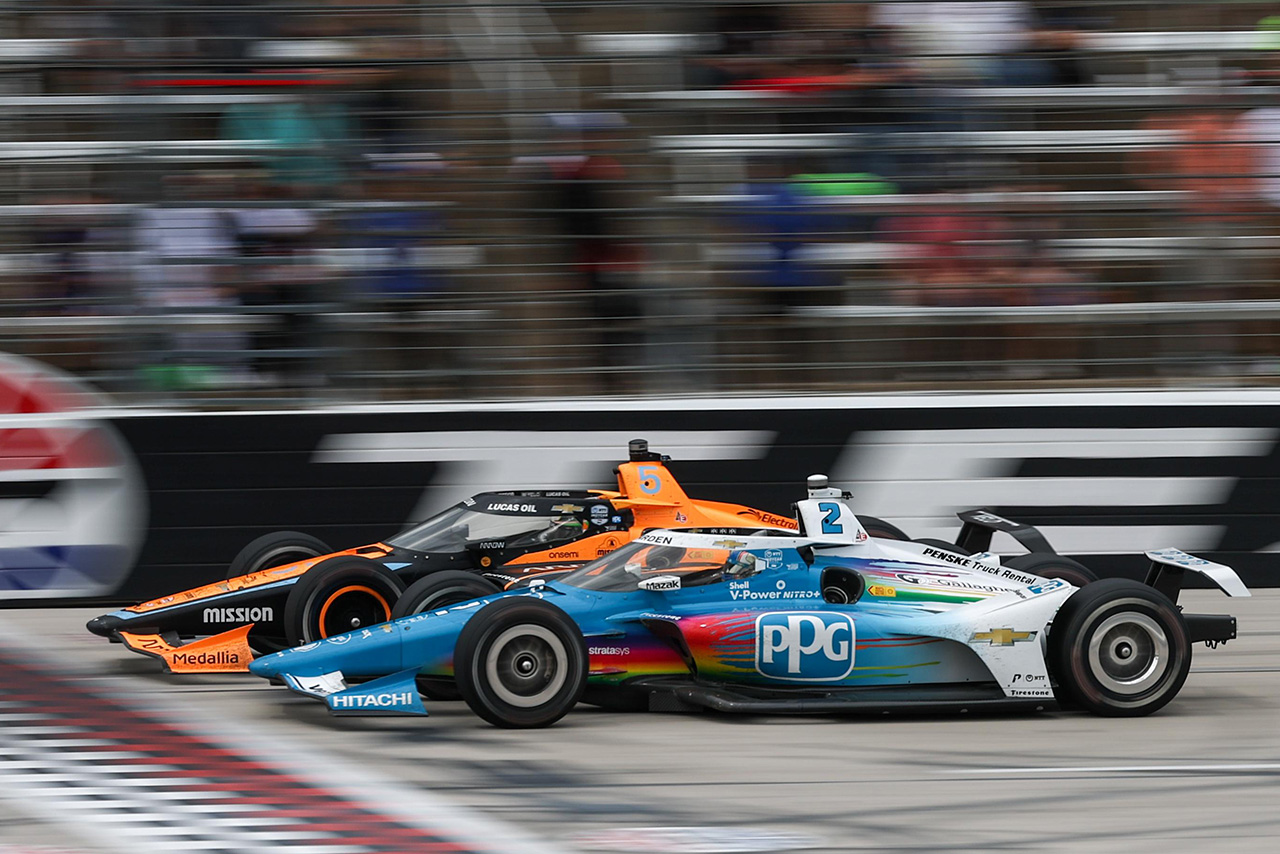 サイド・バイ・サイドで争うニューガーデンとオワード