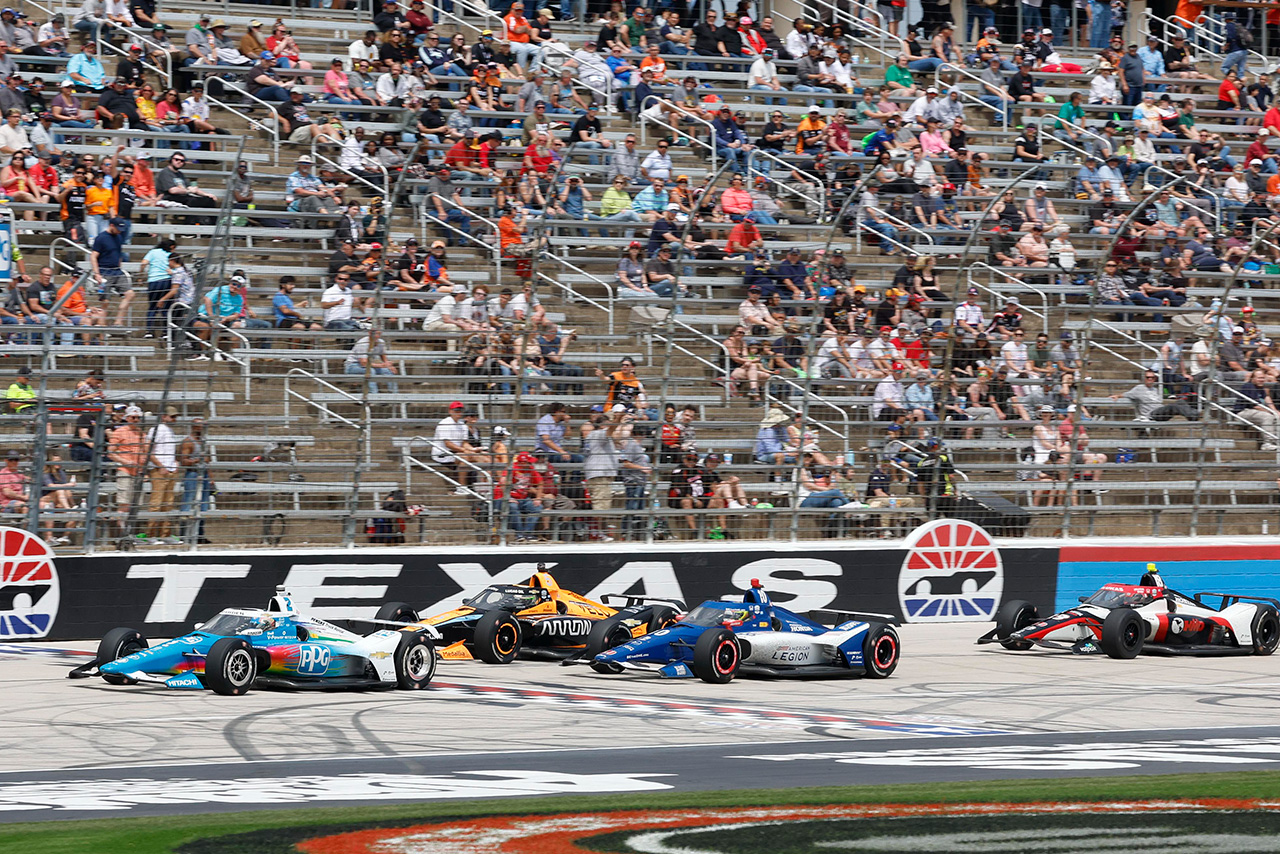 レース終盤はトップが次々と入れ替わる展開に