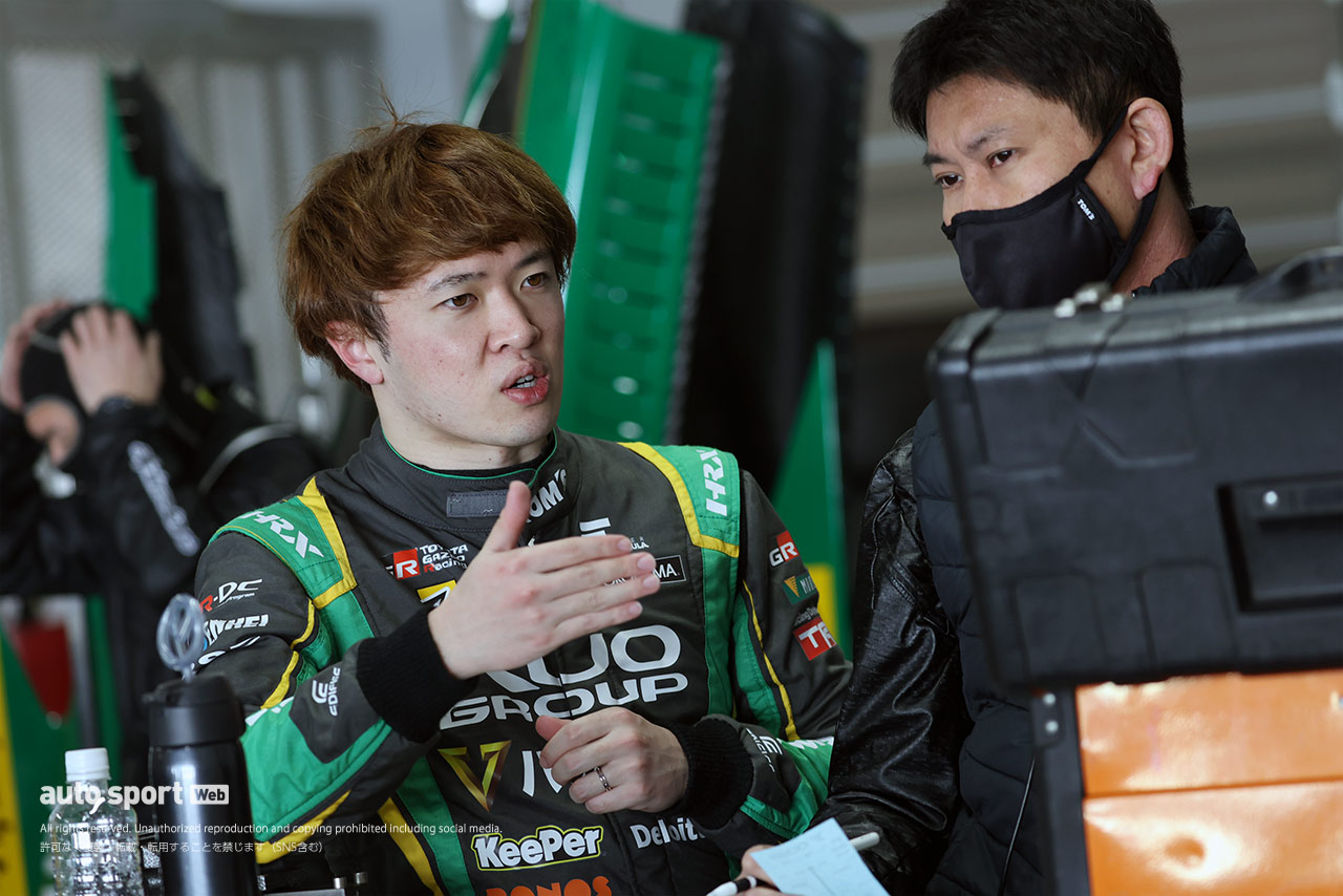 宮田莉朋（VANTELIN TEAM TOM’S）と小枝正樹エンジニア