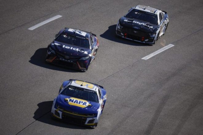 代役4戦目のジョシュ・ベリー(ヘンドリック・モータースポーツ/シボレー・カマロ)も、レイトストップ戦略を的中させ2位