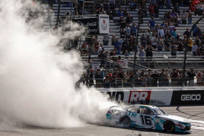 NASCARエクスフィニティ・シリーズ第7戦『トヨタケア250』は、大逆転のチャンドラー・スミス(カウリグ・レーシング/シボレー・カマロ)が勝利