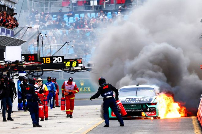 レース2では表彰台からペナルティ、レース3では車両火災と、悲運続きの2010年王者ジェームス・コートニー(ティックフォード・レーシング/フォード・マスタング)