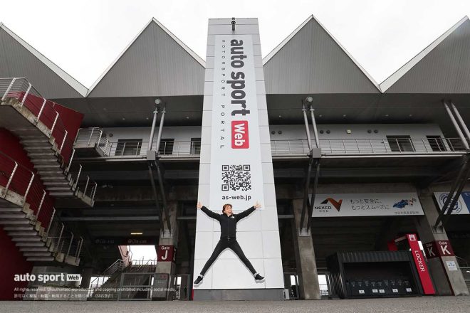 巨大な『auto sport web』と書かれた柱はイベント広場でも目立つはずだ