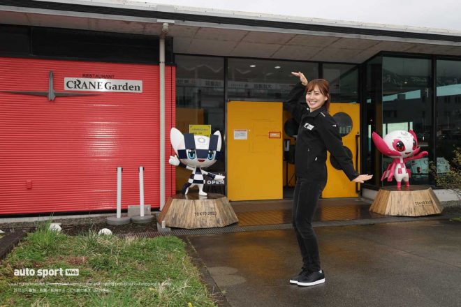 クレインガーデンの正面入口にやってきた笠原さん